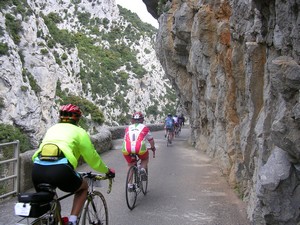 avec le vélo de course par les gorges de Galamus