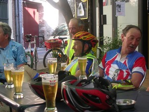 une bière bien méritée après 130 km